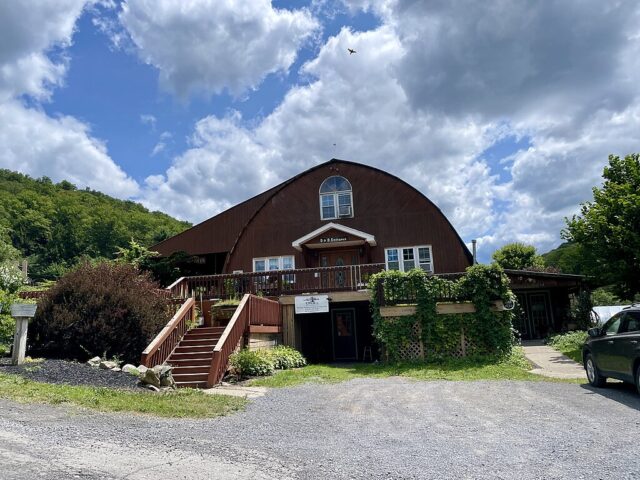 Frosty Hollow Bed And Breakfast