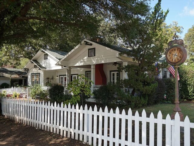 Carriage House Bed And Breakfast