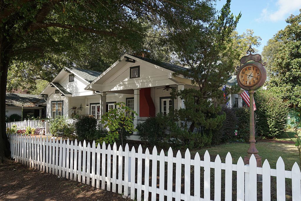 Carriage House Bed And Breakfast