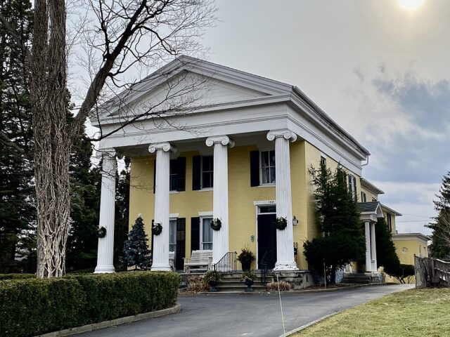 The Laurentide Inn Bed & Breakfast