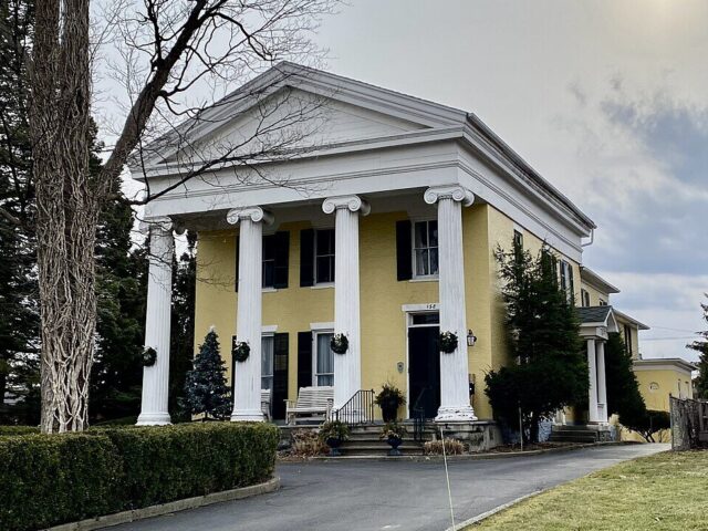 The Laurentide Inn Bed & Breakfast