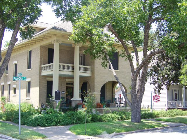 Katy House Bed And Breakfast