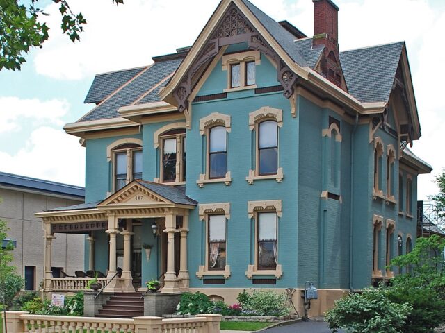 Kalamazoo House Bed And Breakfast