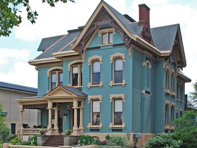 Kalamazoo House Bed And Breakfast