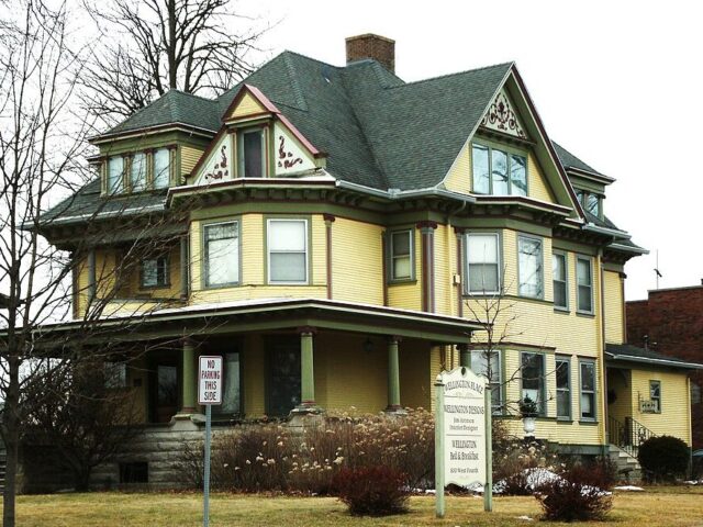 The Weis Mansion Bed And Breakfast