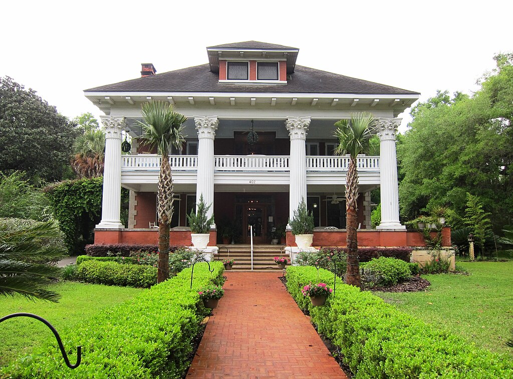 Herlong Mansion Bed And Breakfast