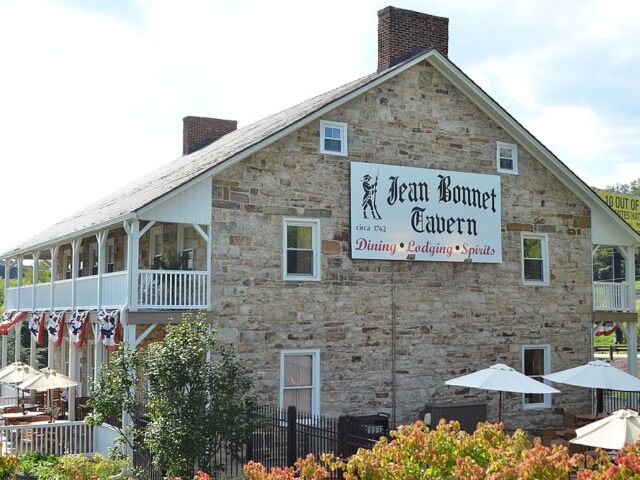 Jean Bonnet Tavern bed And Breakfast