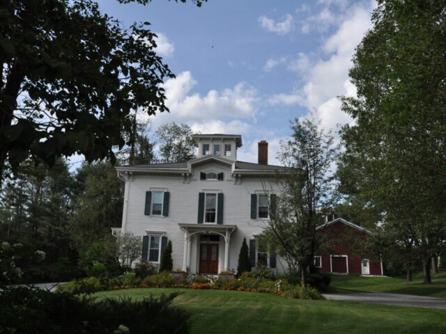 Antique Mansion Bed And Breakfast