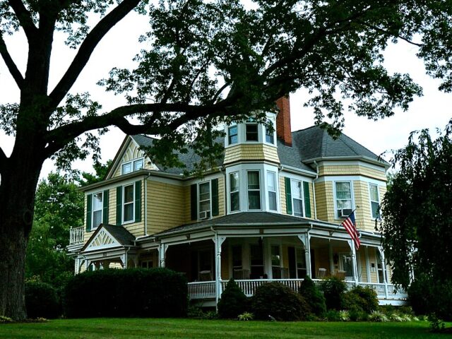 Oaks Victorian Inn Bed And Breakfast