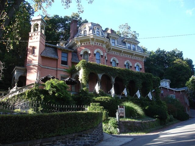 Harry Packer Mansion B&B