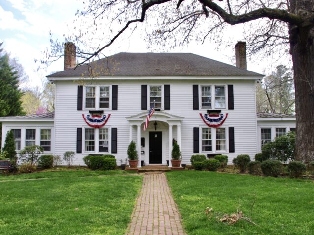 Williamsburg White House Inn  B&B