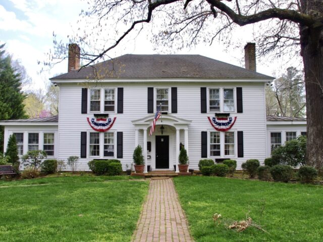 Williamsburg White House Inn  B&B