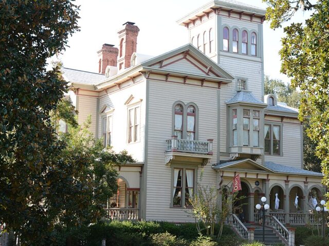 Fairbanks House Bed and Breakfast