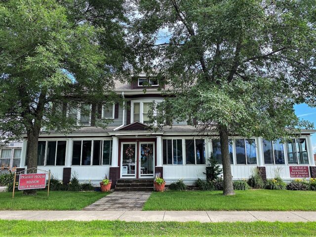 Praire House Manor Bed And Breakfast