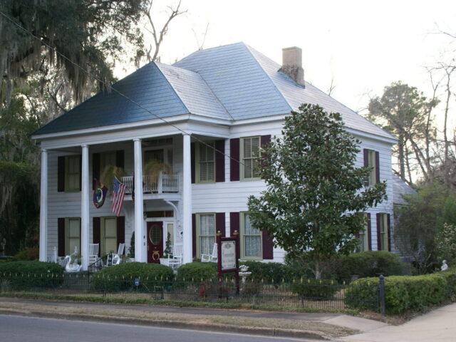 Commodore Bed & Breakfast