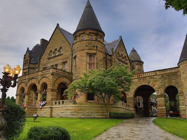 Buhl Mansion Bed and Breakfast