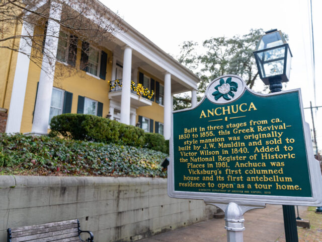 Anchuca Mansion Bed and Breakfast