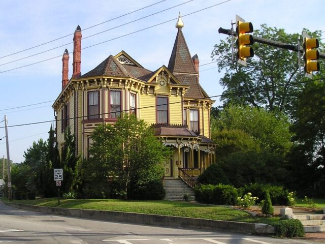 Mansion on Main Bed and Breakfast
